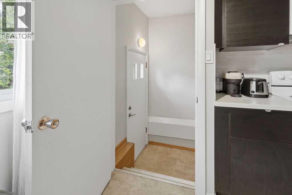 2219 35 Street SW - 15