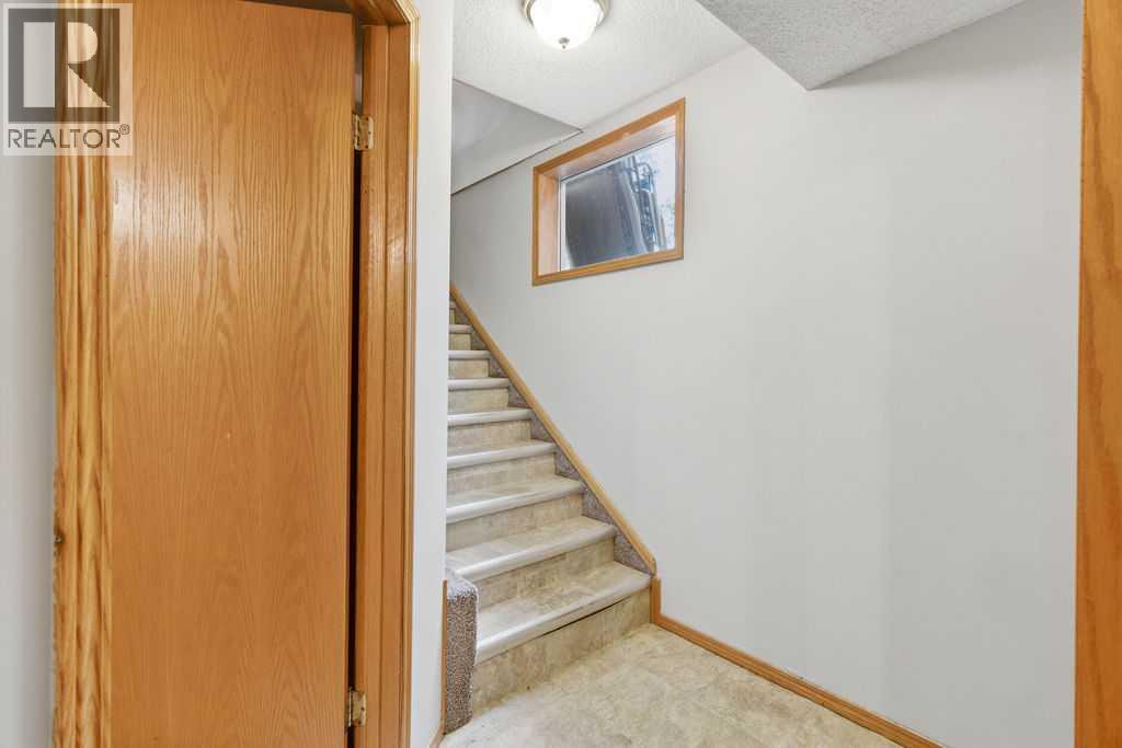 2219 35 Street SW - 16