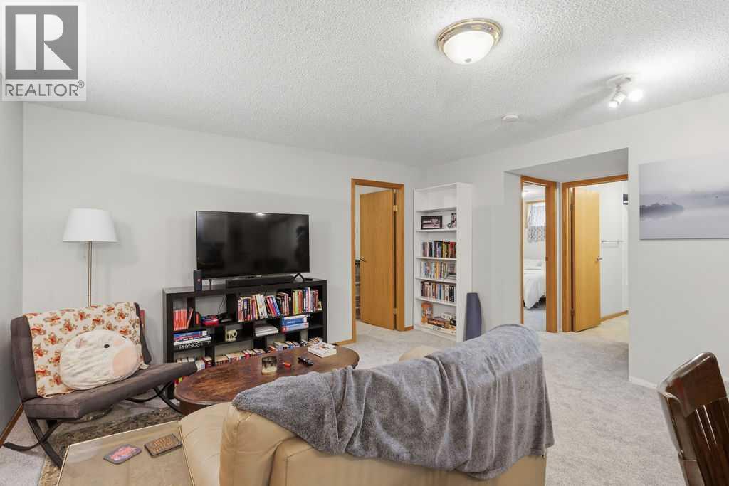 2219 35 Street SW - 21