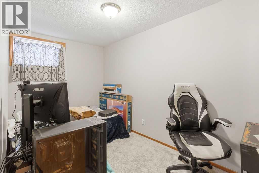 2219 35 Street SW - 22