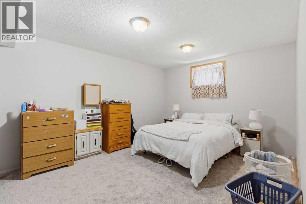2219 35 Street SW - 23