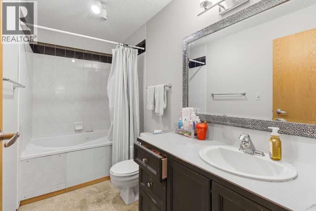 2219 35 Street SW - 24