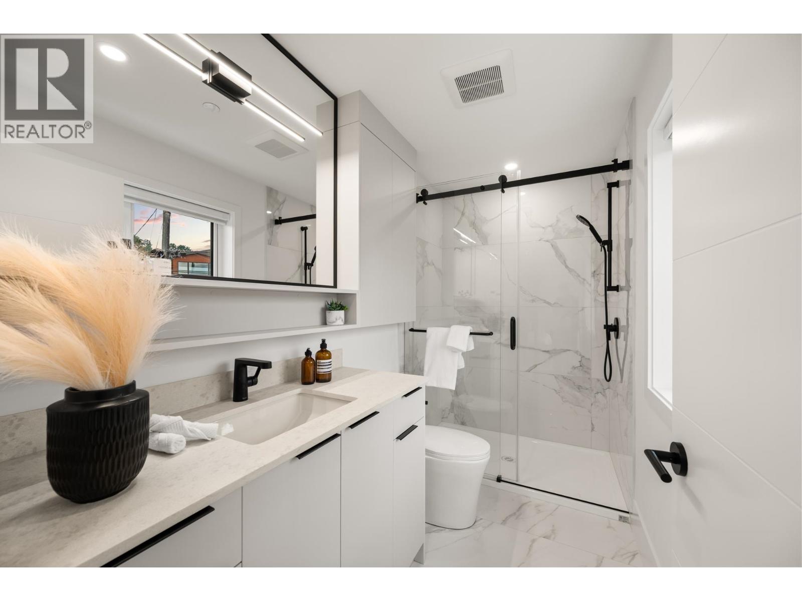 2 Bed, 3 Bath House for Sale in Vancouver – 3430 MONS DRIVE, Vancouver – MLS# R3148484 - Image 18