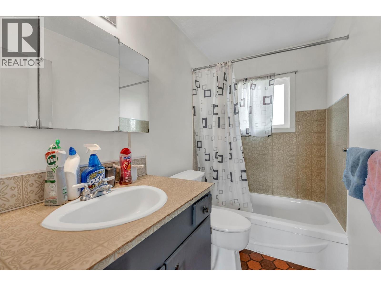  640 Upper Bench Road North, Penticton