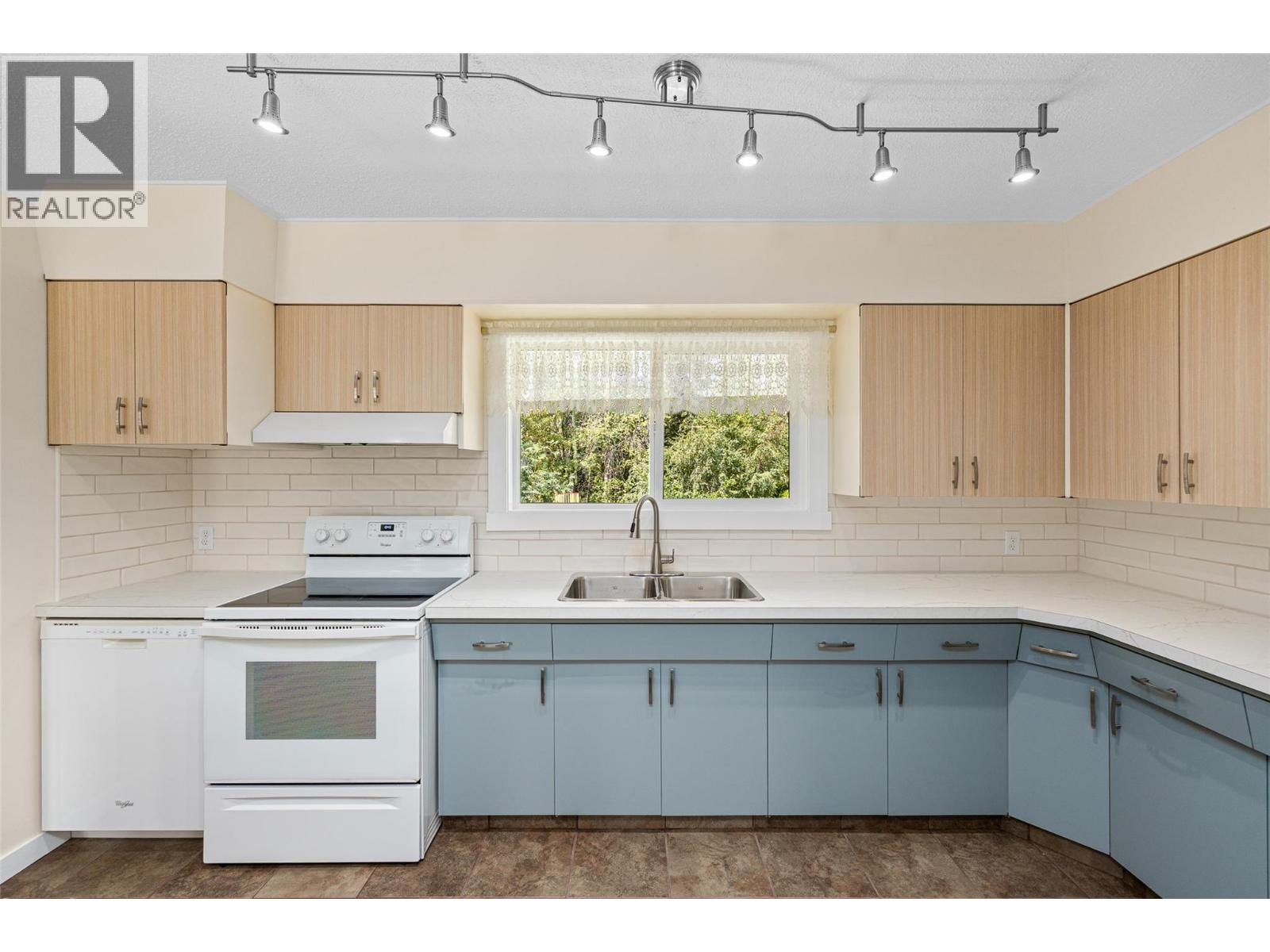 10330 Meadow Road - 2