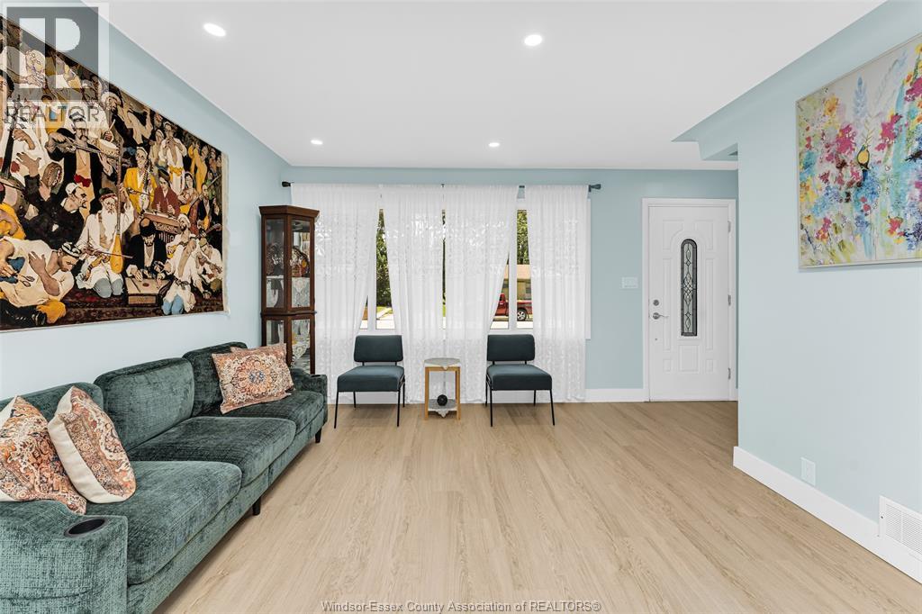 3660 ROXBOROUGH - 21