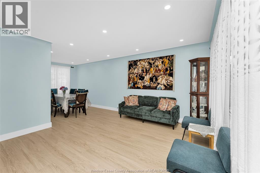 3660 ROXBOROUGH - 22
