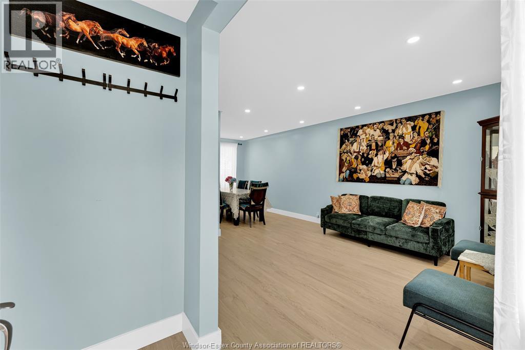 3660 ROXBOROUGH - 23