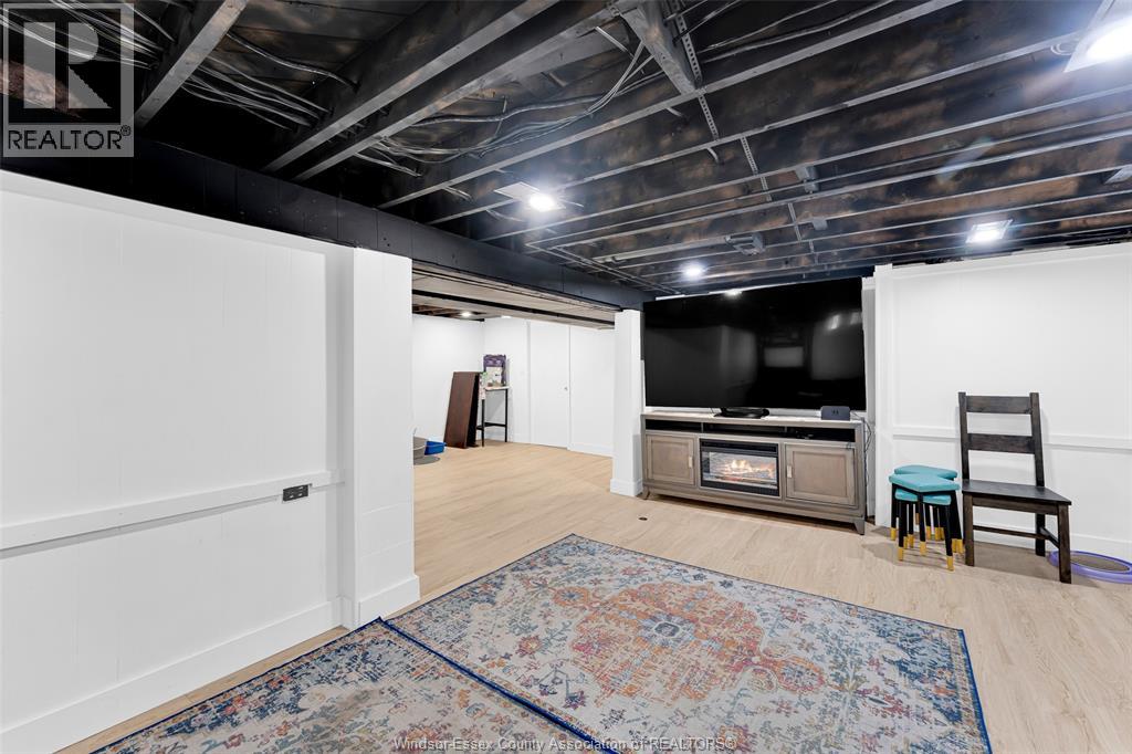 3660 ROXBOROUGH - 29