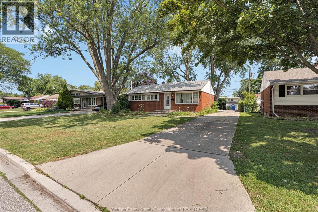 3660 ROXBOROUGH - 38