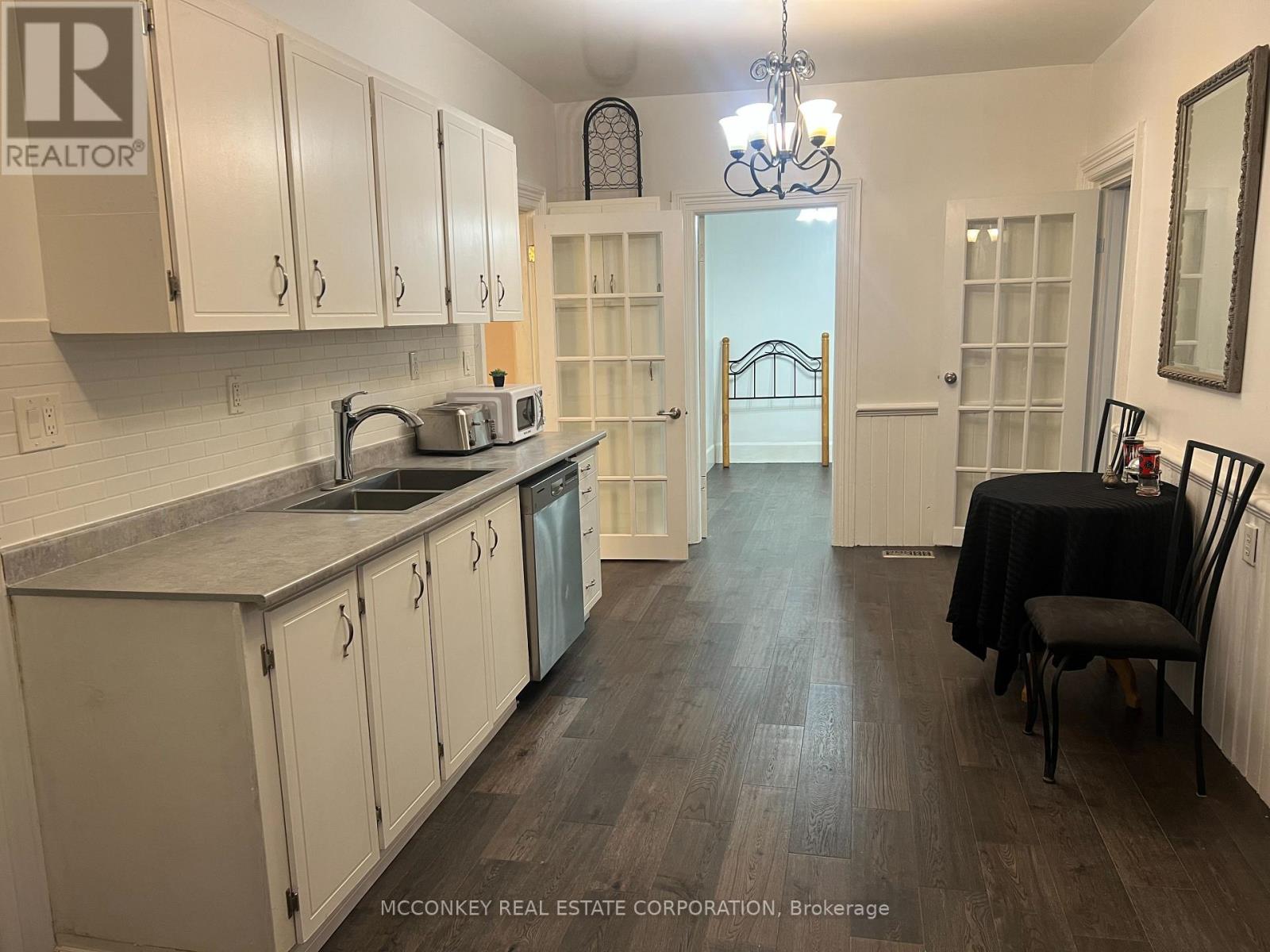 24 KING STREET W - 8