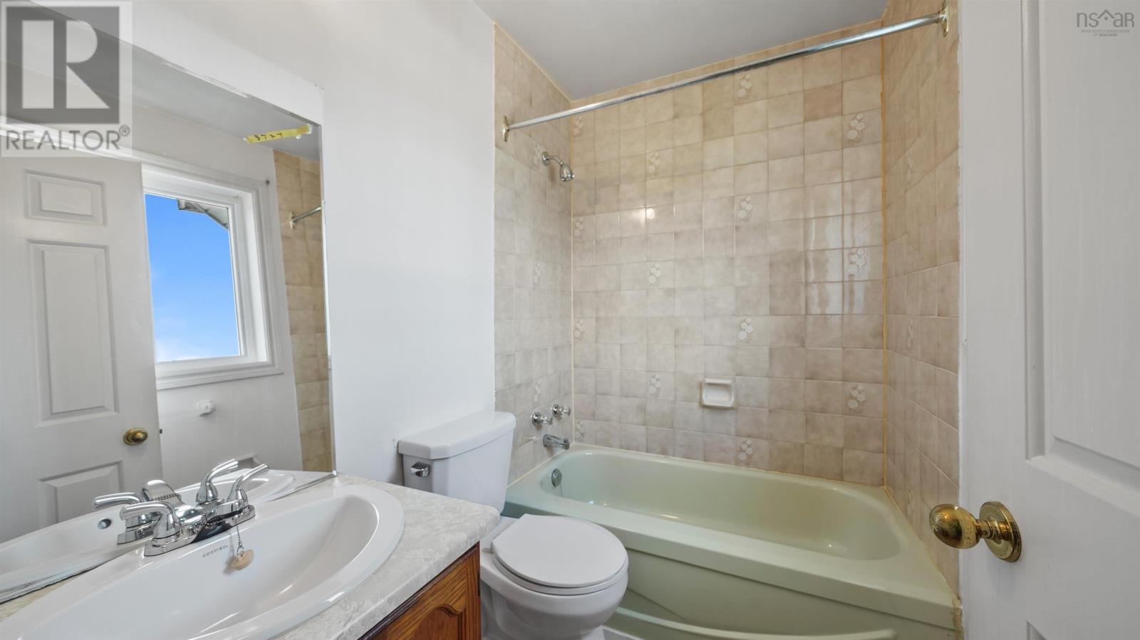 Property 29 of 50 of 79 Riverview Crescent