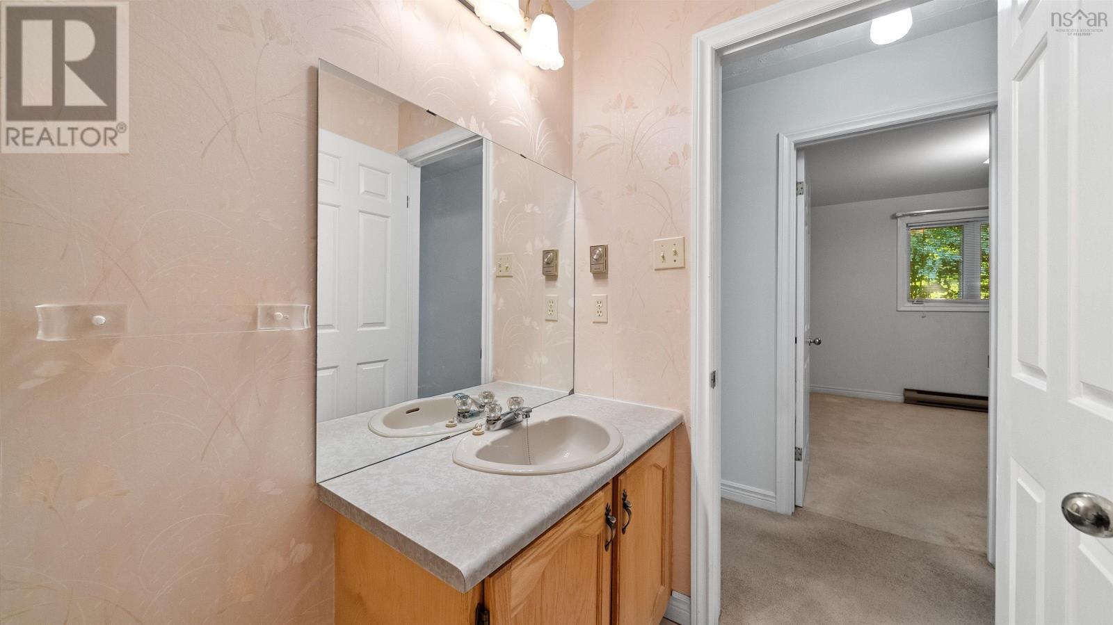 Property 34 of 50 of 79 Riverview Crescent