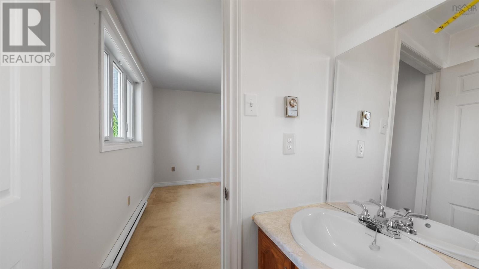 Property 30 of 50 of 79 Riverview Crescent