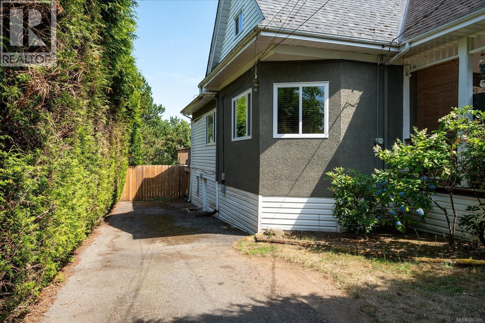 342 Howard Ave - Image 41