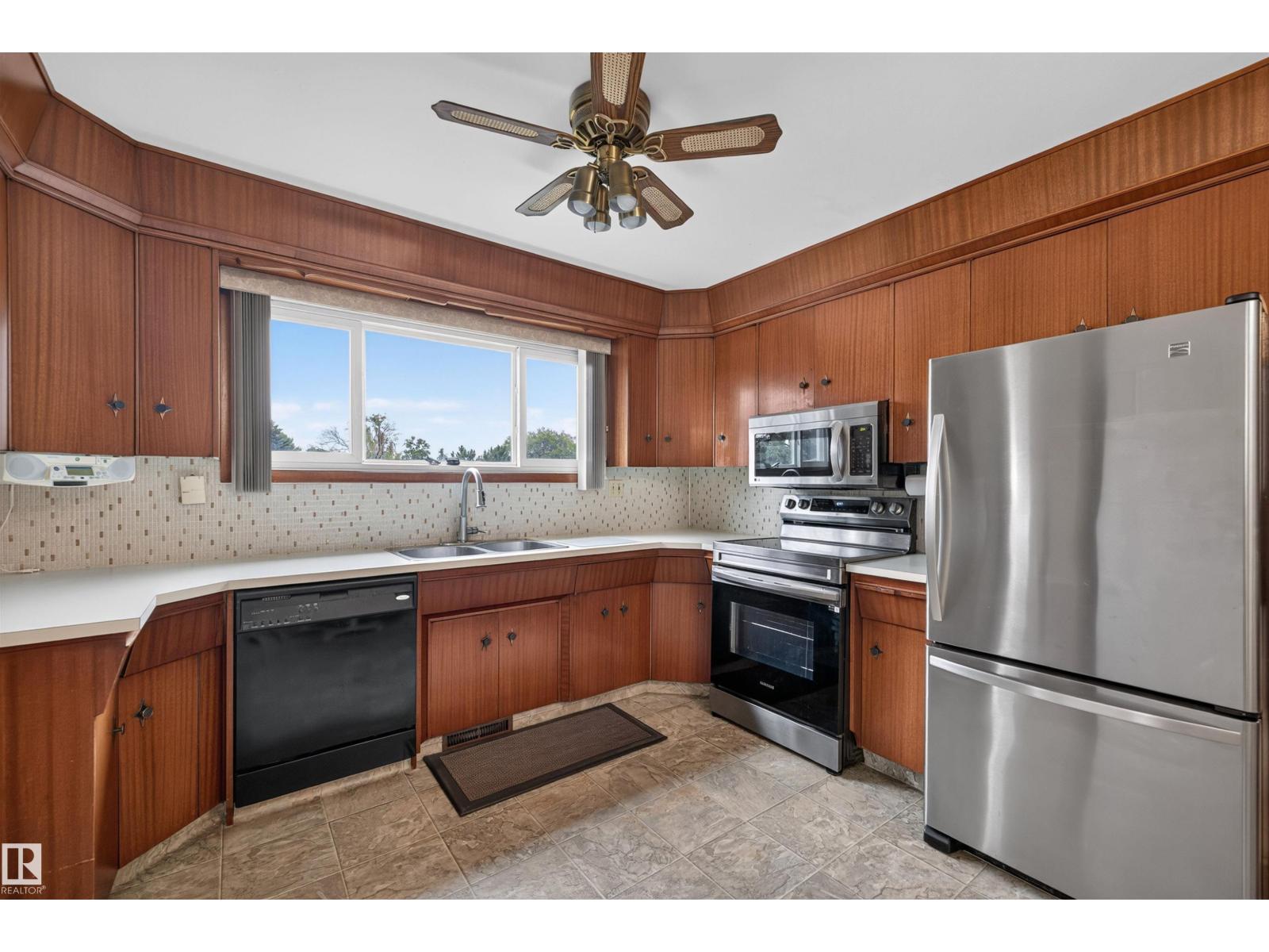 7011 141 Avenue NW NW NW - 10