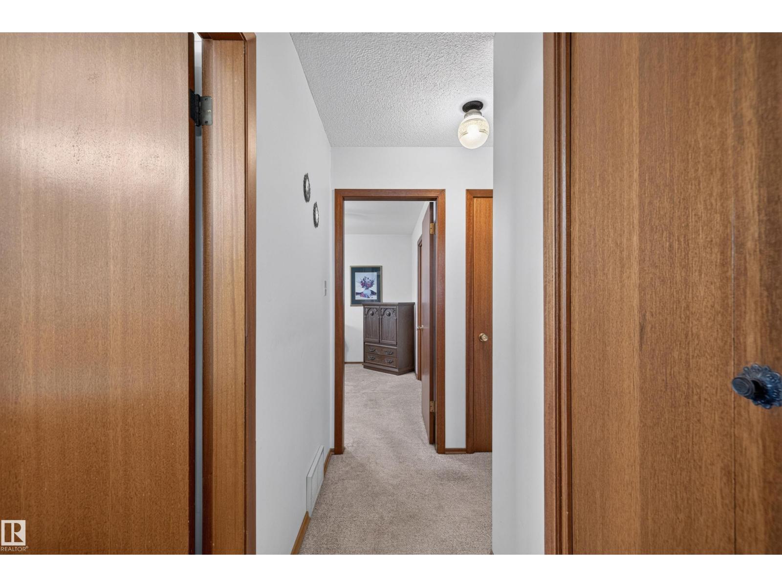 7011 141 Avenue NW NW NW - 14