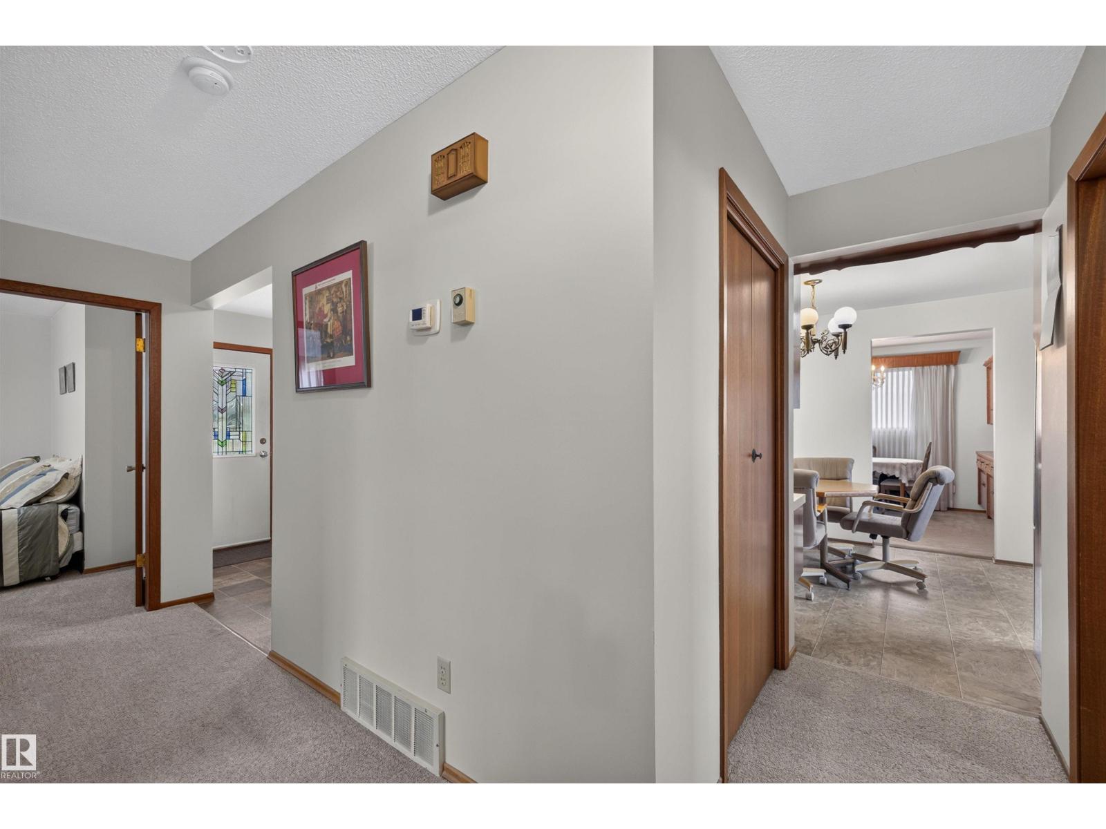 7011 141 Avenue NW NW NW - 16