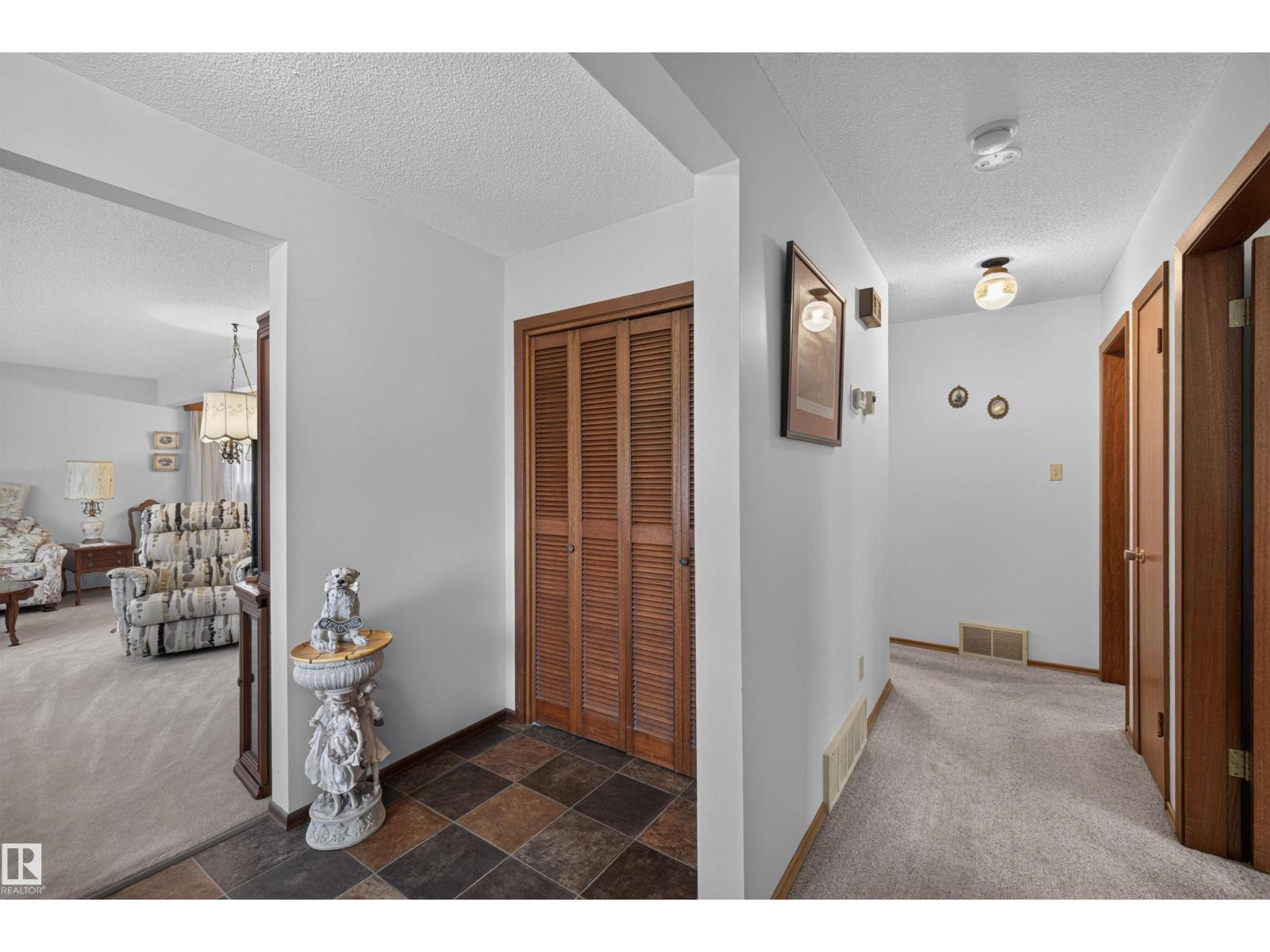 7011 141 Avenue NW NW NW - 19
