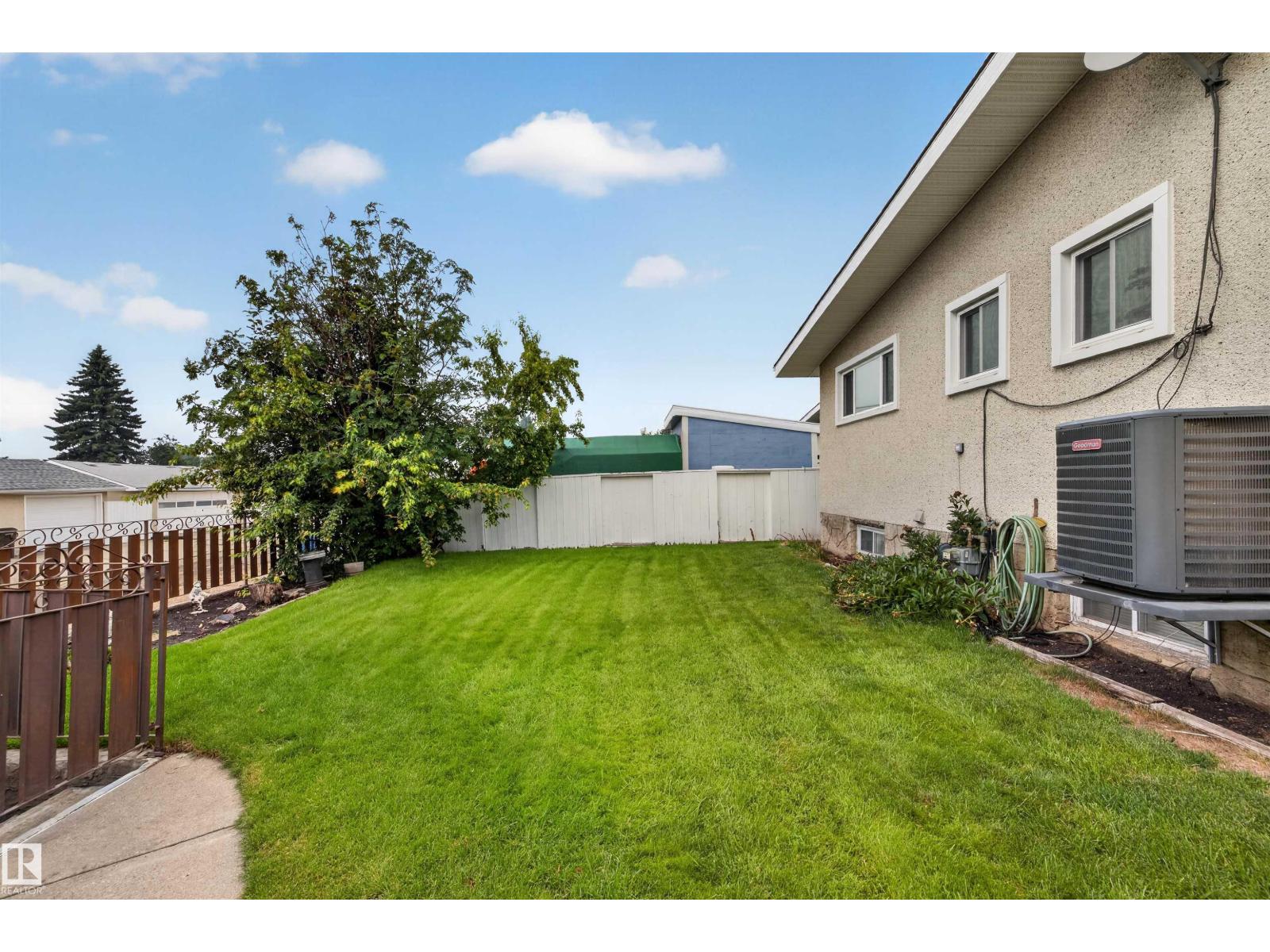 7011 141 Avenue NW NW NW - 32