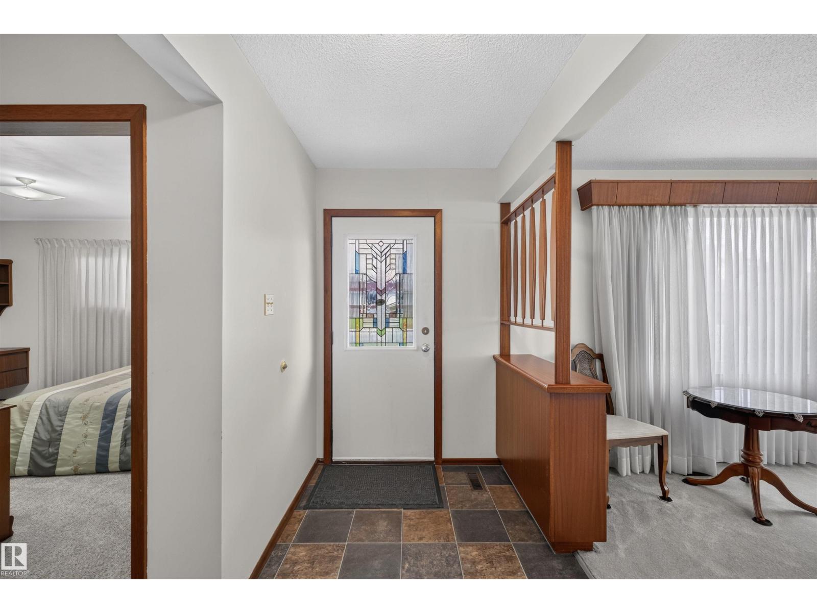 7011 141 Avenue NW NW NW - 5