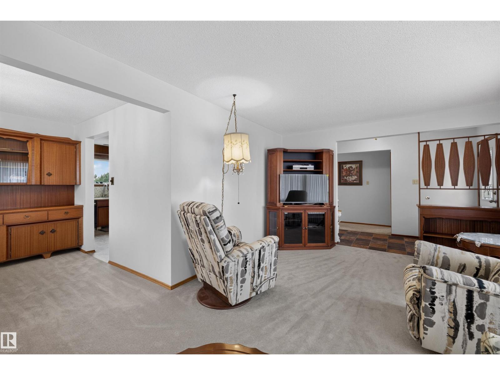 7011 141 Avenue NW NW NW - 8