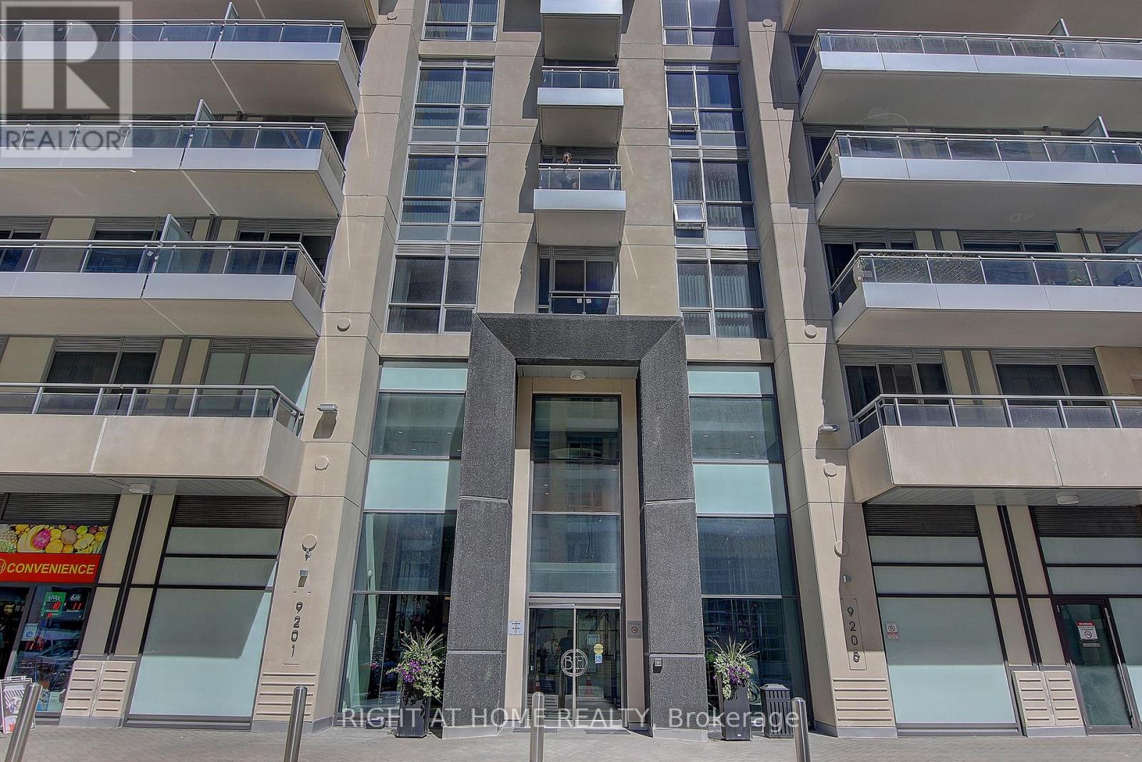 #205 9201 YONGE STREET - 26