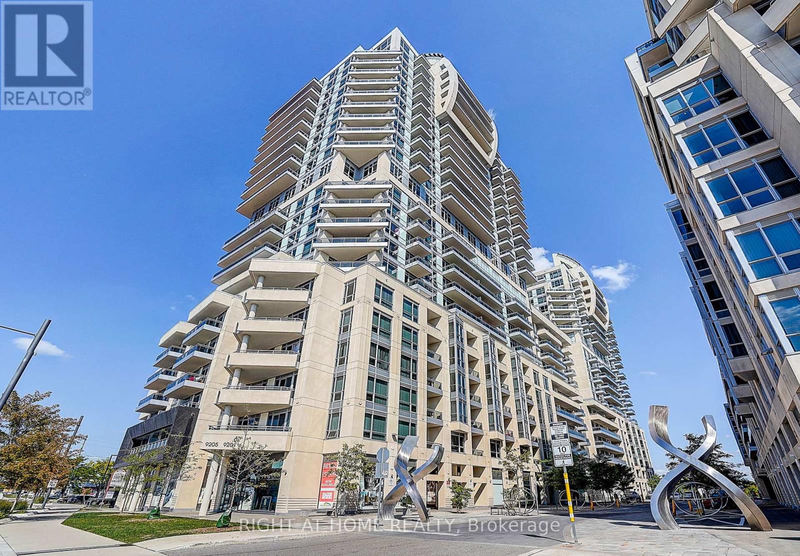 #205 9201 YONGE STREET - 27