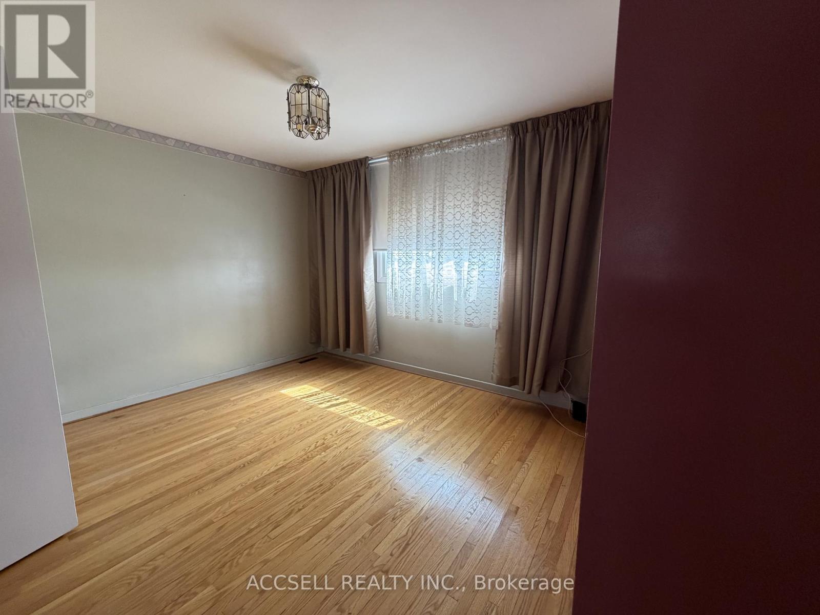 135 MOUNTAINVIEW ROAD S - 11