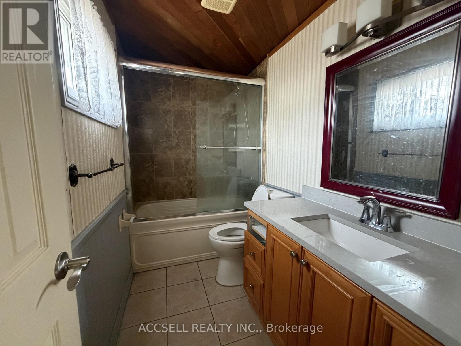 135 MOUNTAINVIEW ROAD S - 6