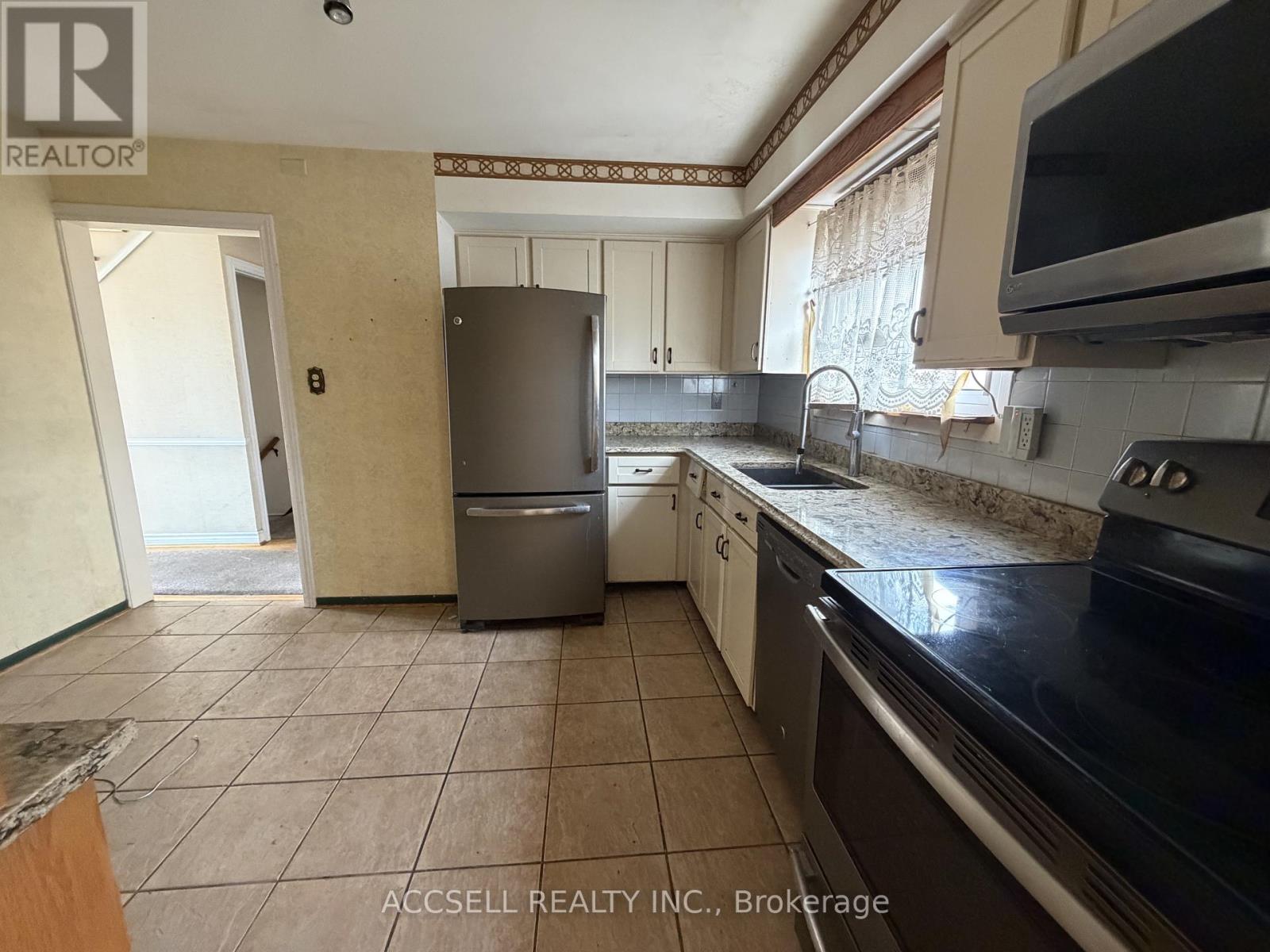 135 MOUNTAINVIEW ROAD S - 8