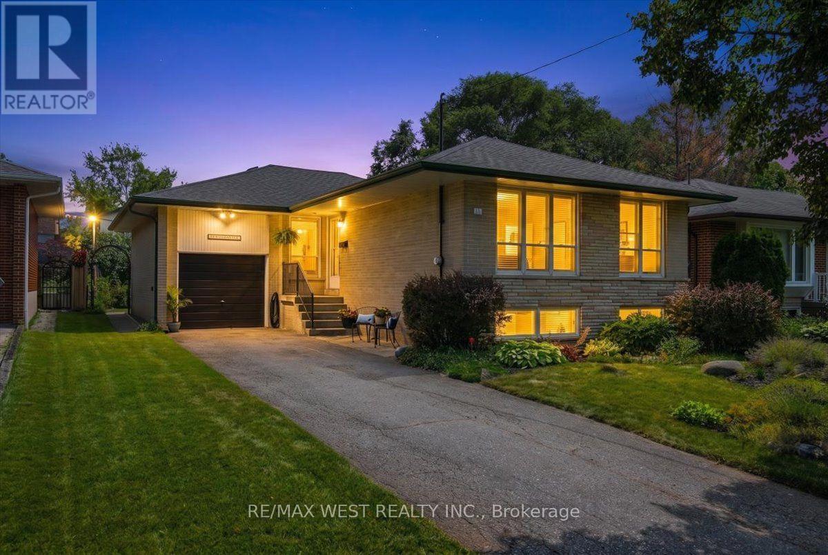 19 DECARIE CIRCLE - 1