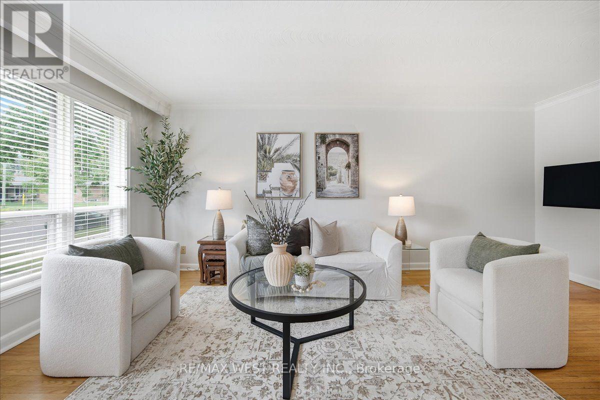 19 DECARIE CIRCLE - 10