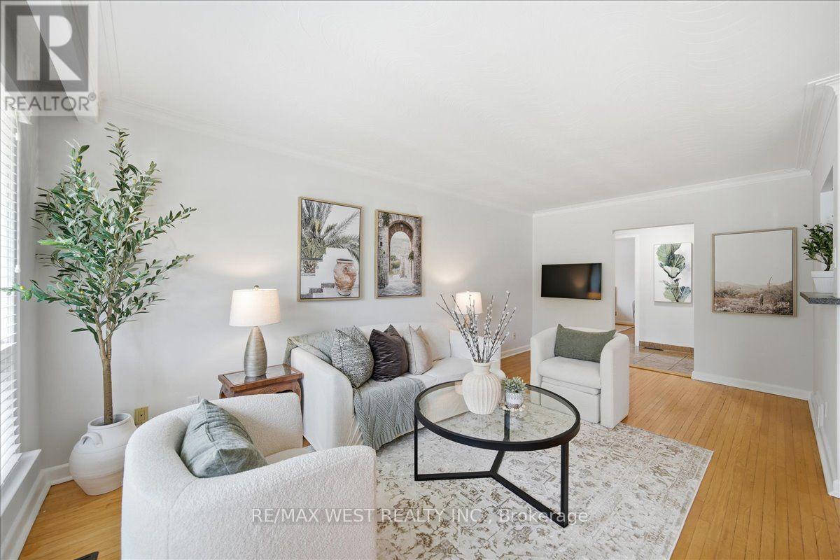 19 DECARIE CIRCLE - 11
