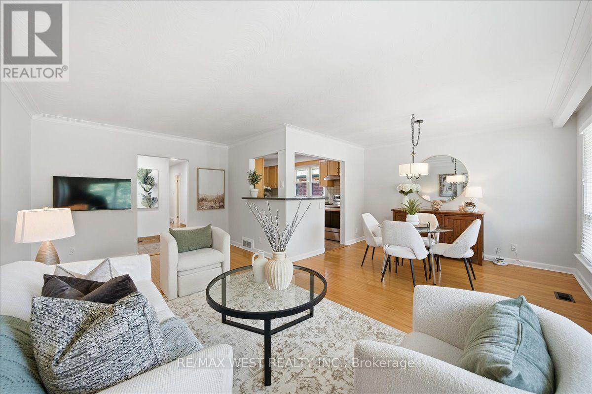 19 DECARIE CIRCLE - 12