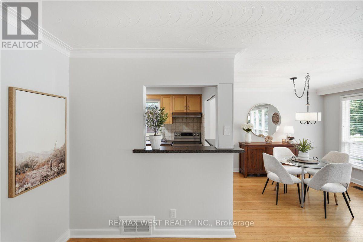 19 DECARIE CIRCLE - 16