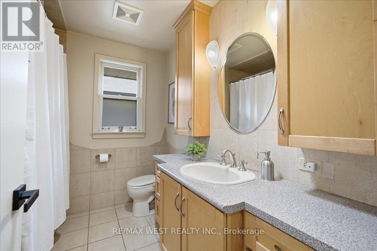 19 DECARIE CIRCLE - 22