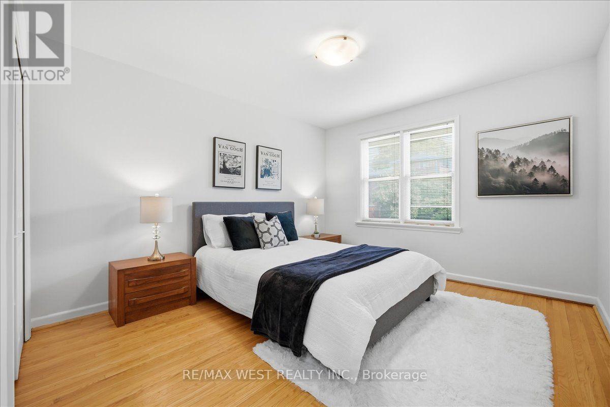 19 DECARIE CIRCLE - 25