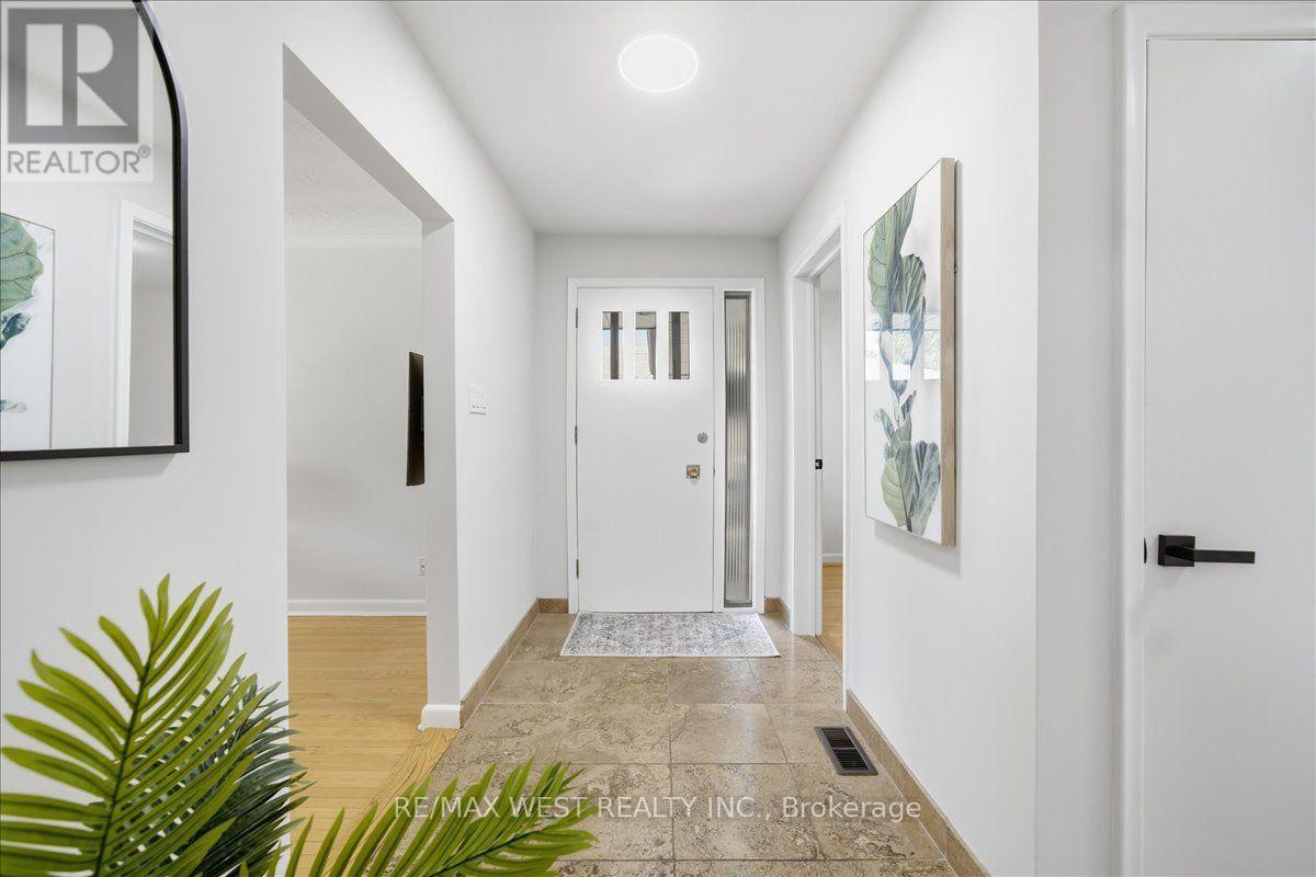 19 DECARIE CIRCLE - 3