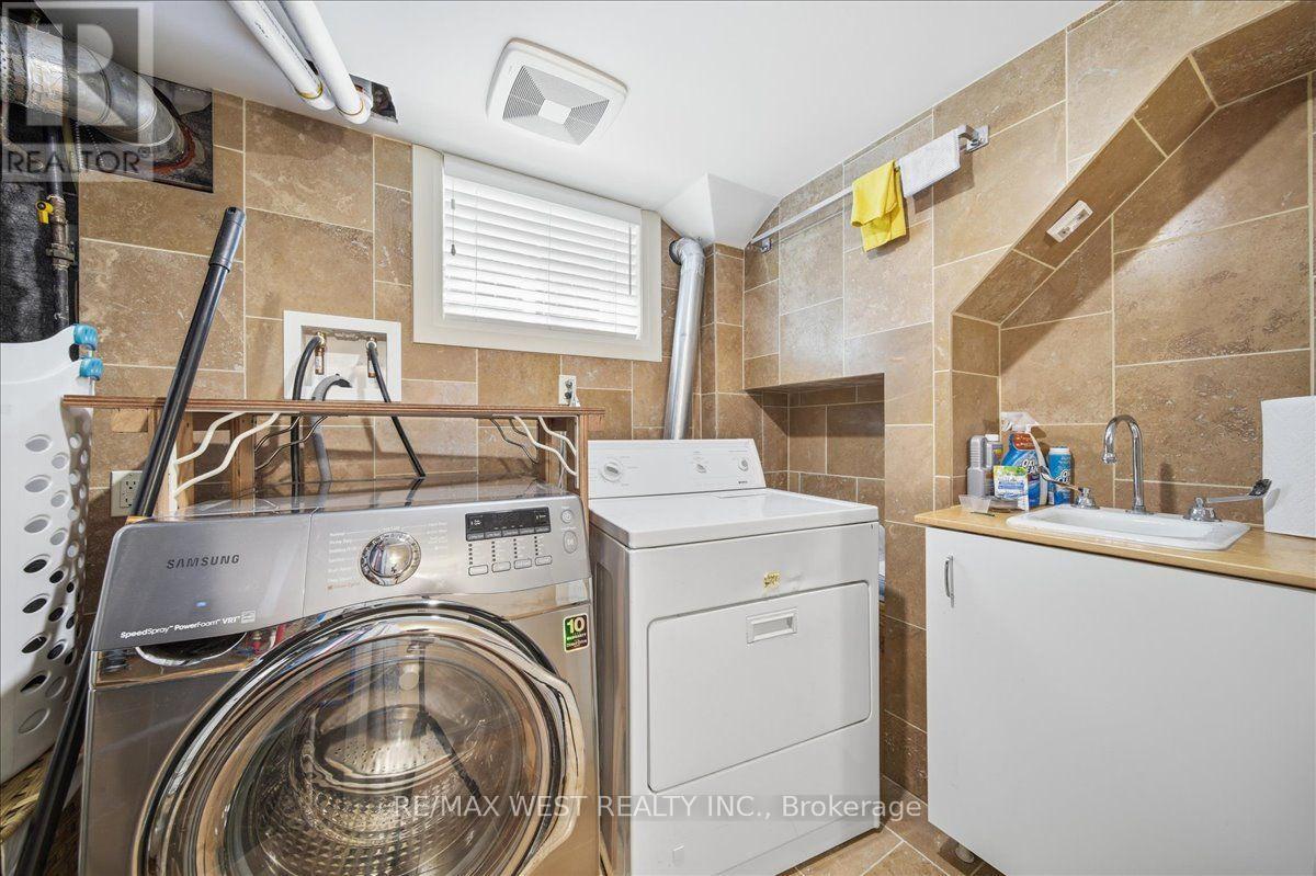 19 DECARIE CIRCLE - 32