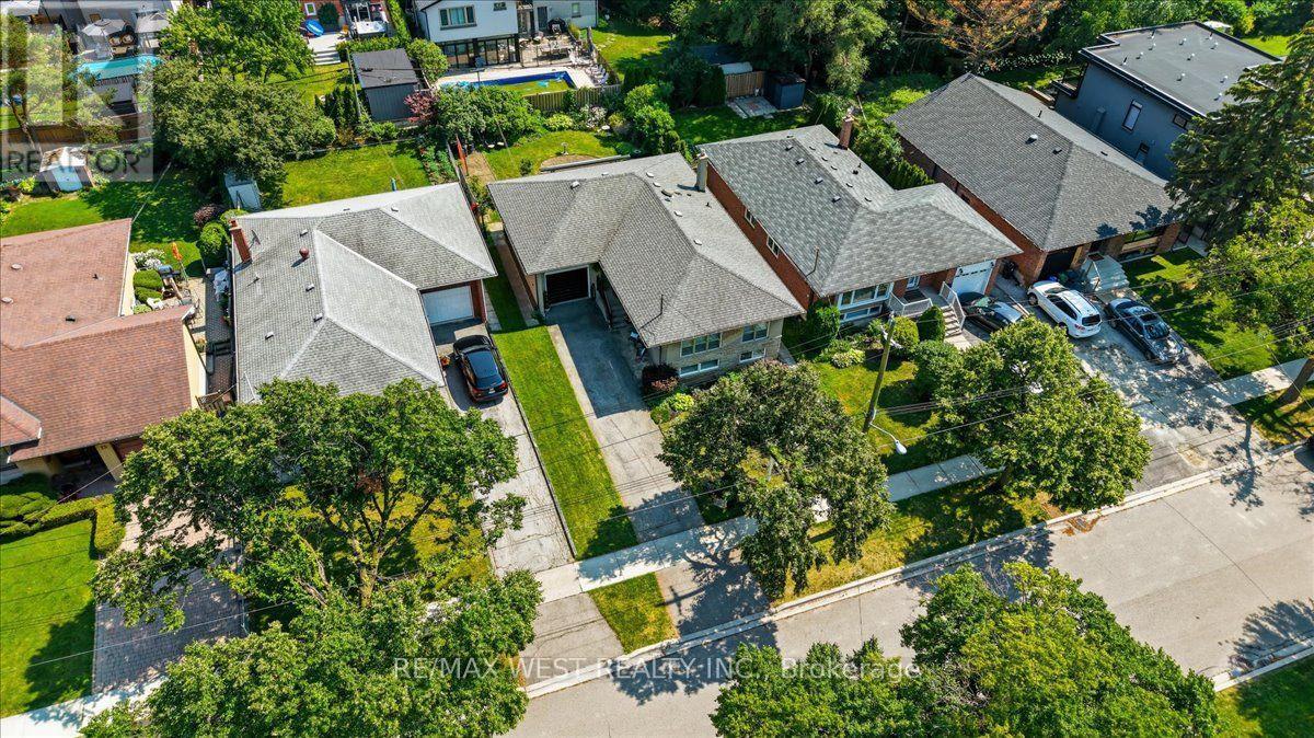 19 DECARIE CIRCLE - 39