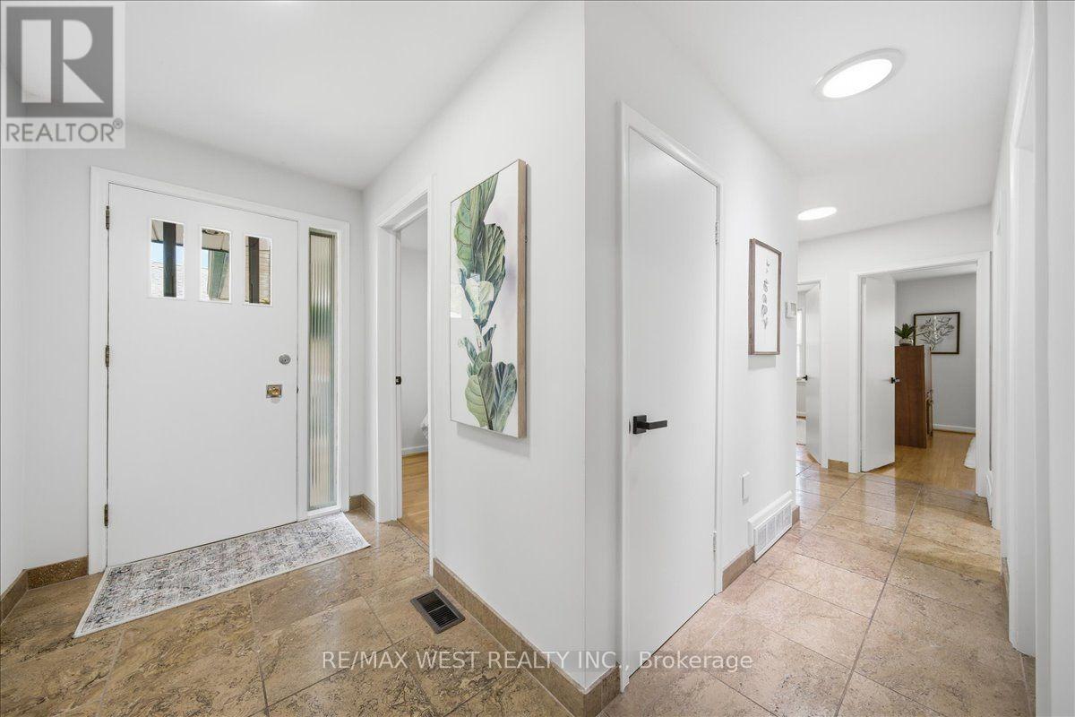 19 DECARIE CIRCLE - 4
