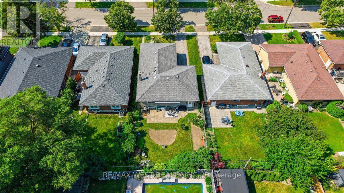 19 DECARIE CIRCLE - 40