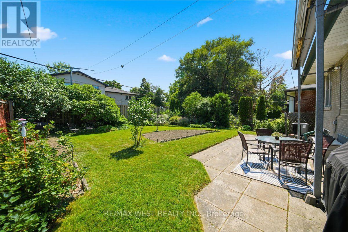 19 DECARIE CIRCLE - 42
