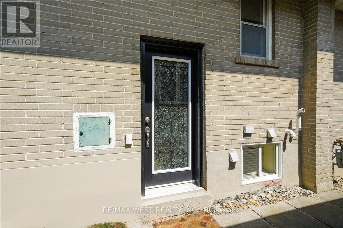 19 DECARIE CIRCLE - 44