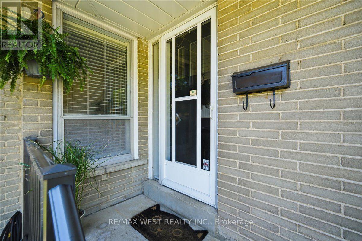 19 DECARIE CIRCLE - 48