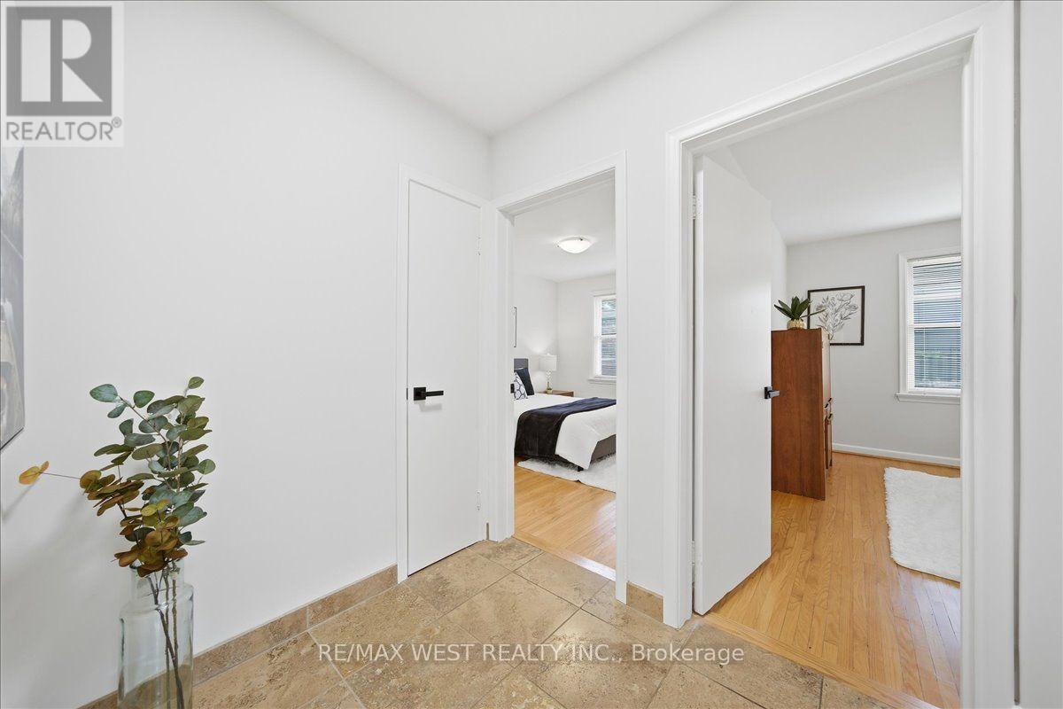 19 DECARIE CIRCLE - 5