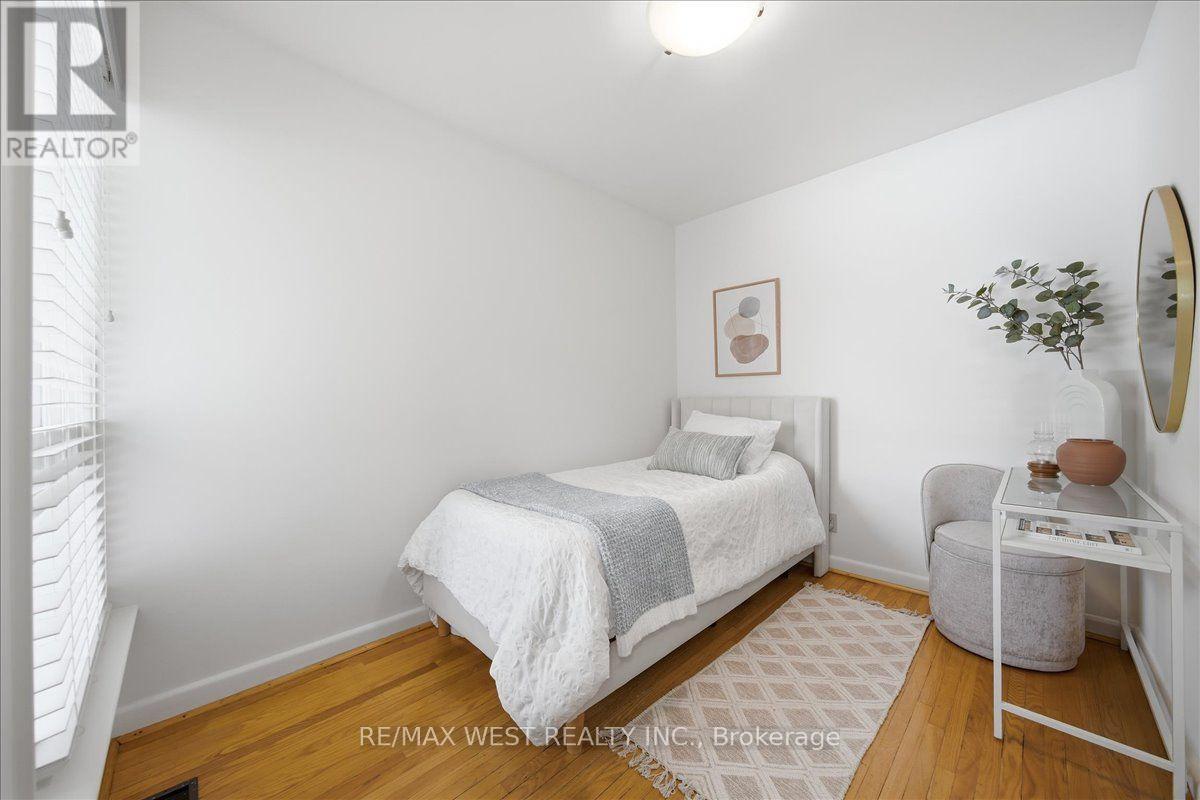 19 DECARIE CIRCLE - 6