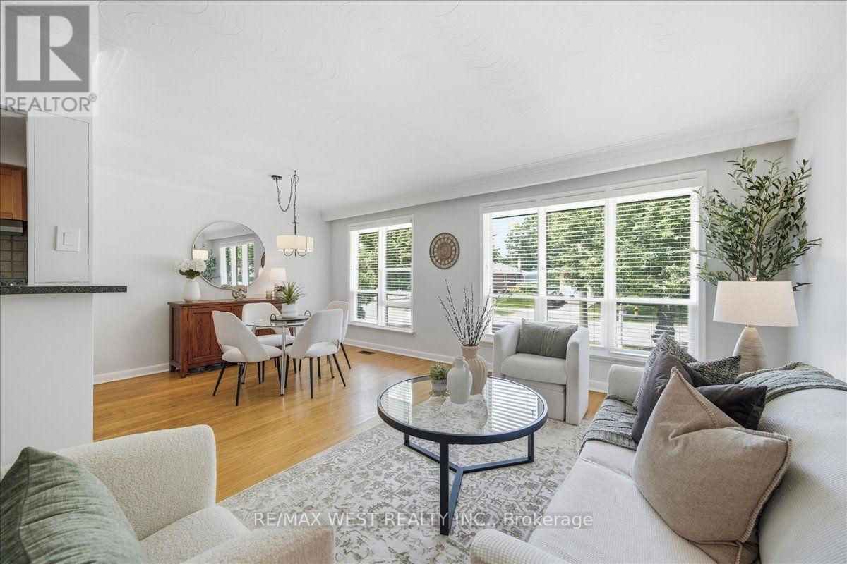 19 DECARIE CIRCLE - 9