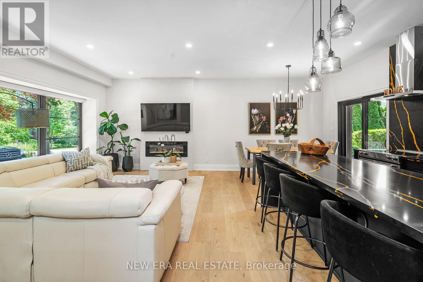 261 PINETREE WAY - Image 13